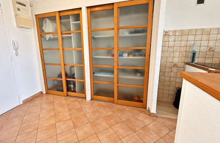 MARTIGUES   JONQUIÈRES   T4 DE 72,22 M2 AVEC LOGGIAS ET CAVE — photo 4