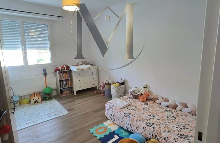 T4 AVEC JARDIN ET GARAGE — photo 4
