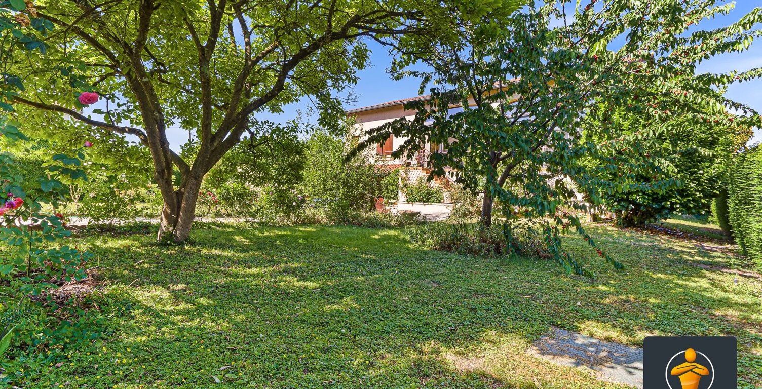 Brignais centre – Maison familiale 7 pièces de 190 m² habitables sur terrain clos de 1 000 m² — photo 1