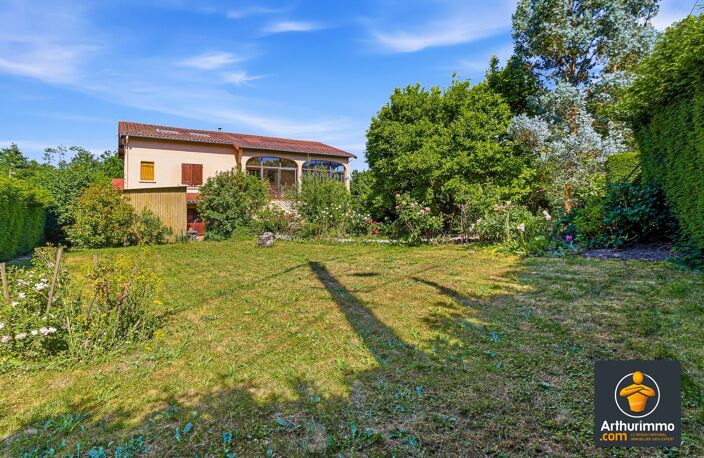 Brignais centre – Maison familiale 7 pièces de 190 m² habitables sur terrain clos de 1 000 m² — photo 2