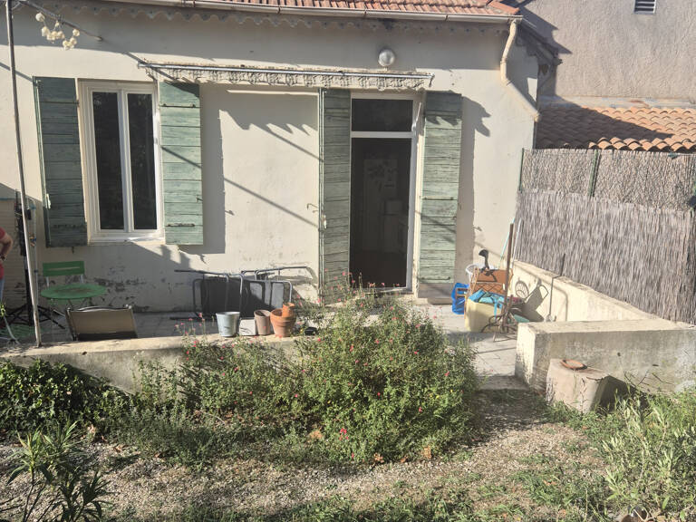 Charleval, maison mitoyenne sur un côté de 78m2 avec une cav — photo 1