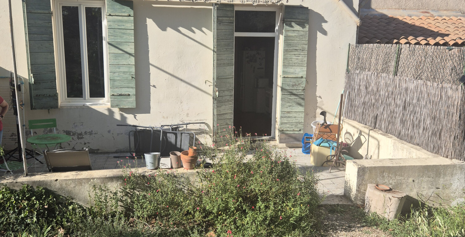 Charleval, maison mitoyenne sur un côté de 78m2 avec une cav — photo 1