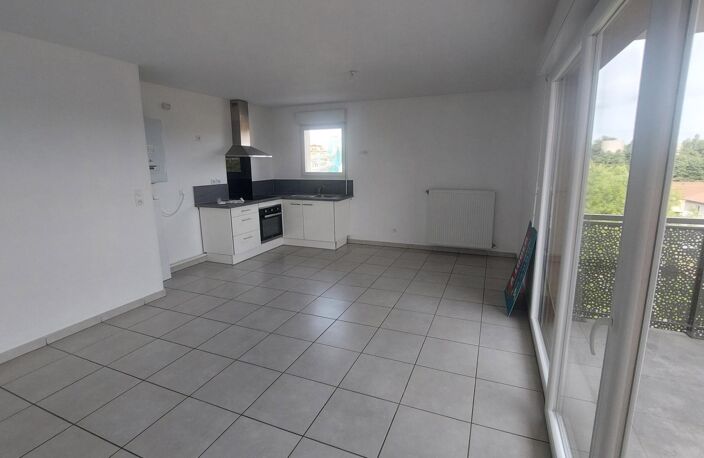 Location appartement 3 pièces 61 m² à L'Isle-d'Abeau (38080) — photo 2