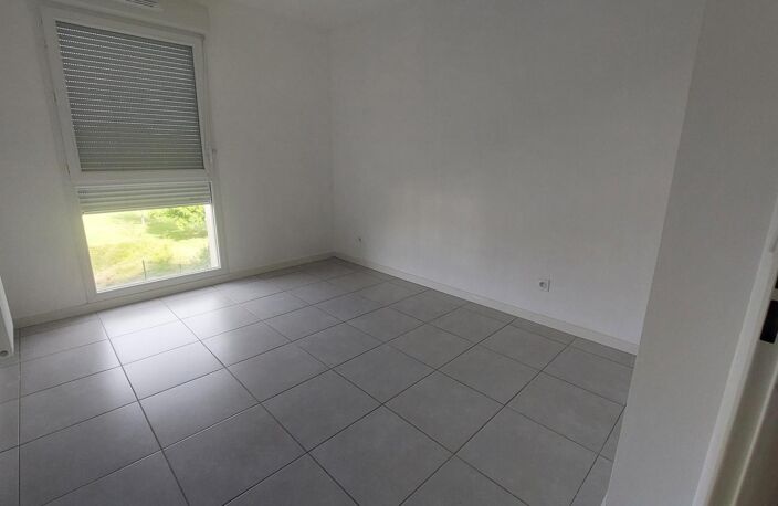 Location appartement 3 pièces 61 m² à L'Isle-d'Abeau (38080) — photo 3