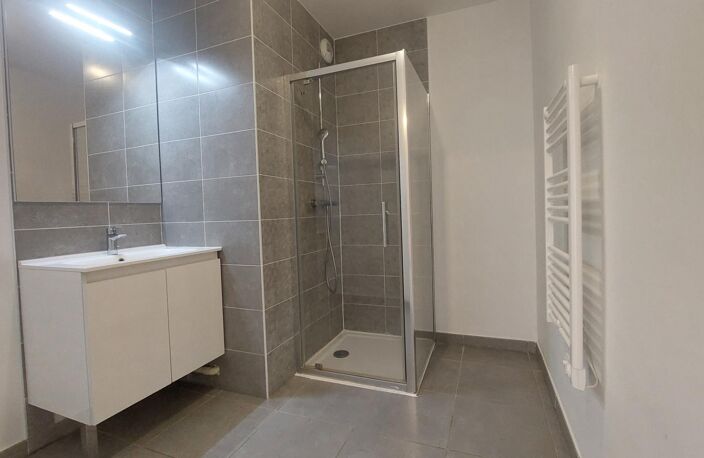 Location appartement 3 pièces 61 m² à L'Isle-d'Abeau (38080) — photo 4