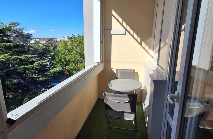 Location appartement 3 pièces 61 m² à Oullins-Pierre-Bénite (69310) — photo 3