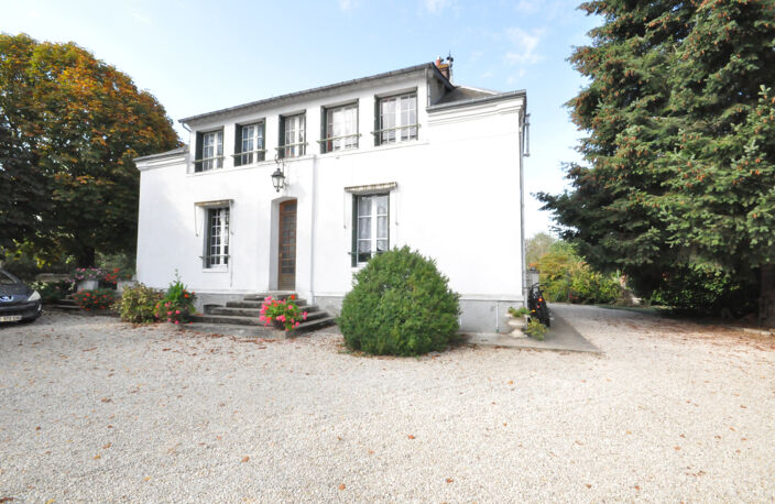 MAISON de Maître de 1892 - 166 m2 - 6 pcs — photo 2