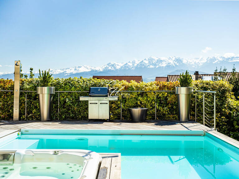 SEYSSINS - Villa prestigieuse avec piscine et jacuzzi donnant su — photo 1