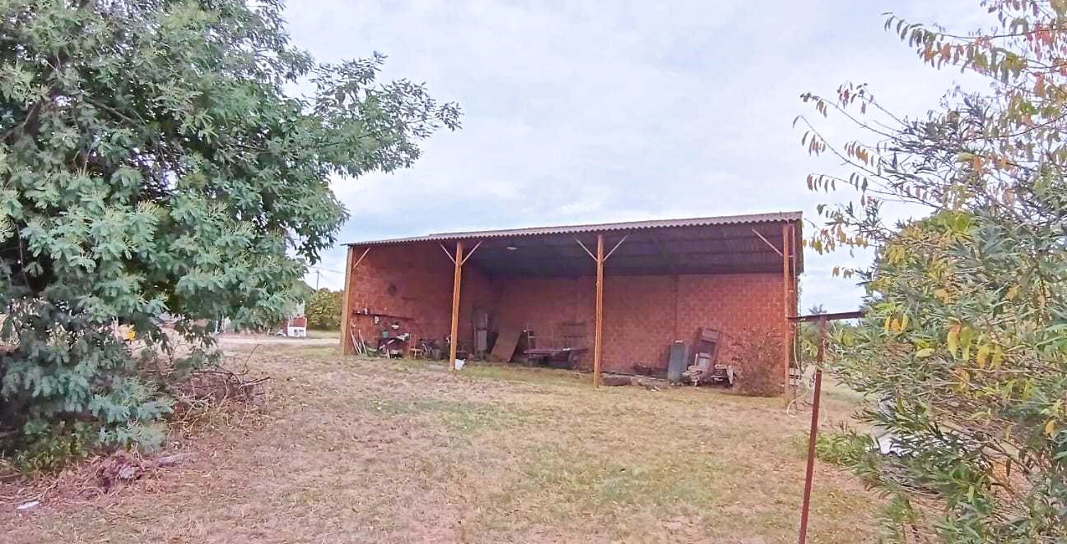 Vacquiers Vaste hangar de 150 m²  aménageable en habitation sur terrain de 783 m² — photo 1