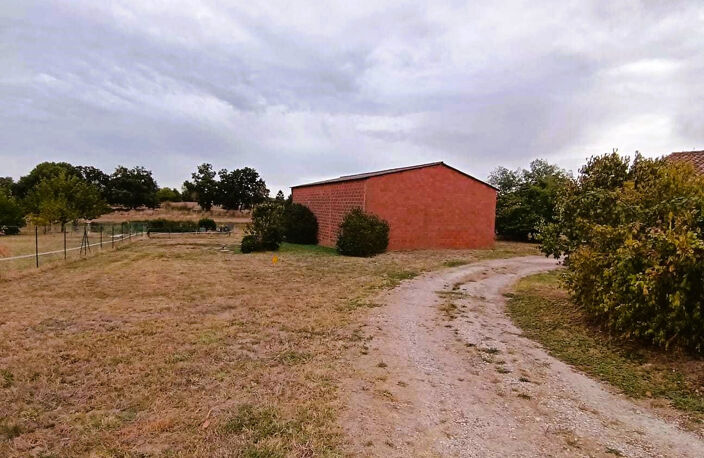 Vacquiers Vaste hangar de 150 m²  aménageable en habitation sur terrain de 783 m² — photo 2