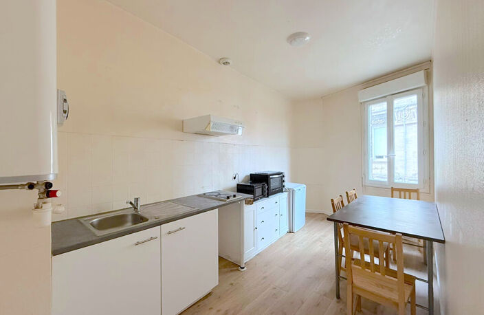 A LOUER APPARTEMENT 3 PIECES MEUBLÉS - SECTEUR BORDEAUX QUARTIER VICTOIRE-CAPUCINS — photo 4