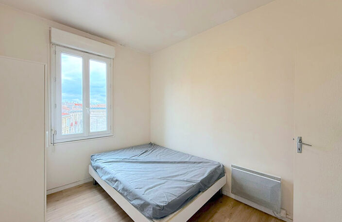 A LOUER APPARTEMENT 3 PIECES MEUBLÉS - SECTEUR BORDEAUX QUARTIER VICTOIRE-CAPUCINS — photo 5