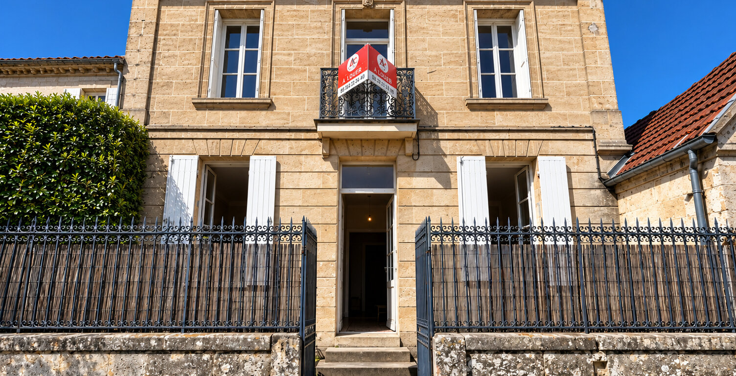 A LOUER MAISON DE 121 M2 AVEC 4 CHAMBRES - CENTRE VILLE DE BOURG — photo 1