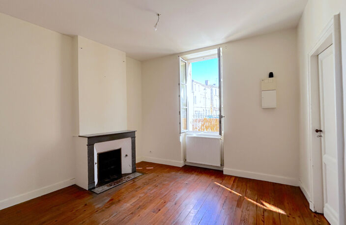 A LOUER MAISON DE 121 M2 AVEC 4 CHAMBRES - CENTRE VILLE DE BOURG — photo 4