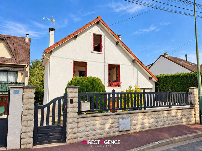 LES RICHARDETS - MAISON AVEC JARDIN DE 500m² — photo 1