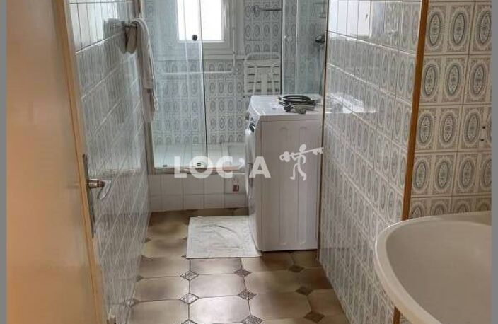 Location appartement 4 pièces 73 m² à Saint-Priest (69800) — photo 3