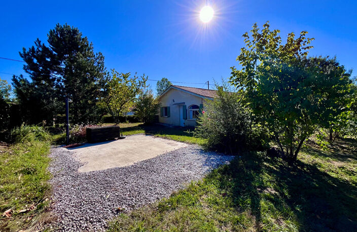 Secteur Villeneuve-sur-Lot, découvrez cette maison de plain-pied de 147 m², comprenant également un appartement indépendant, le tout implanté sur un vaste terrain arboré de plus de 1 100 m². La maison principale se compose d'un séjour de 28,83 m², bénéfic — photo 3