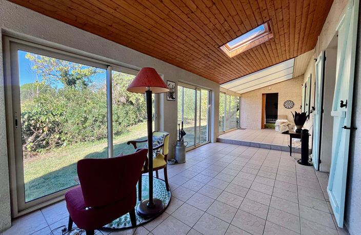Secteur Villeneuve-sur-Lot, découvrez cette maison de plain-pied de 147 m², comprenant également un appartement indépendant, le tout implanté sur un vaste terrain arboré de plus de 1 100 m². La maison principale se compose d'un séjour de 28,83 m², bénéfic — photo 4