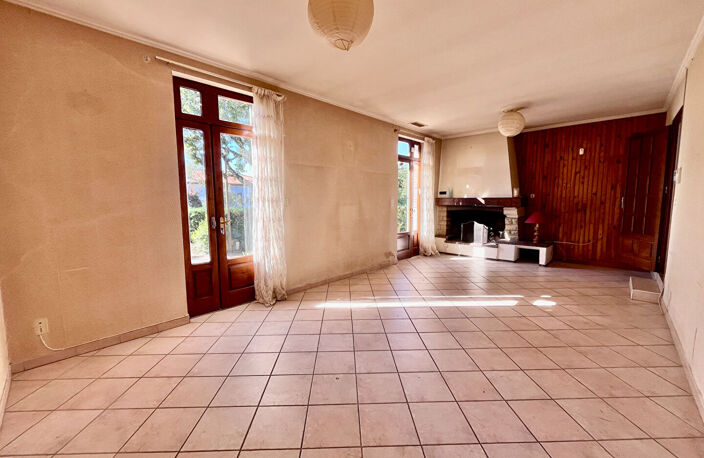 Secteur Villeneuve-sur-Lot, découvrez cette maison de plain-pied de 147 m², comprenant également un appartement indépendant, le tout implanté sur un vaste terrain arboré de plus de 1 100 m². La maison principale se compose d'un séjour de 28,83 m², bénéfic — photo 5