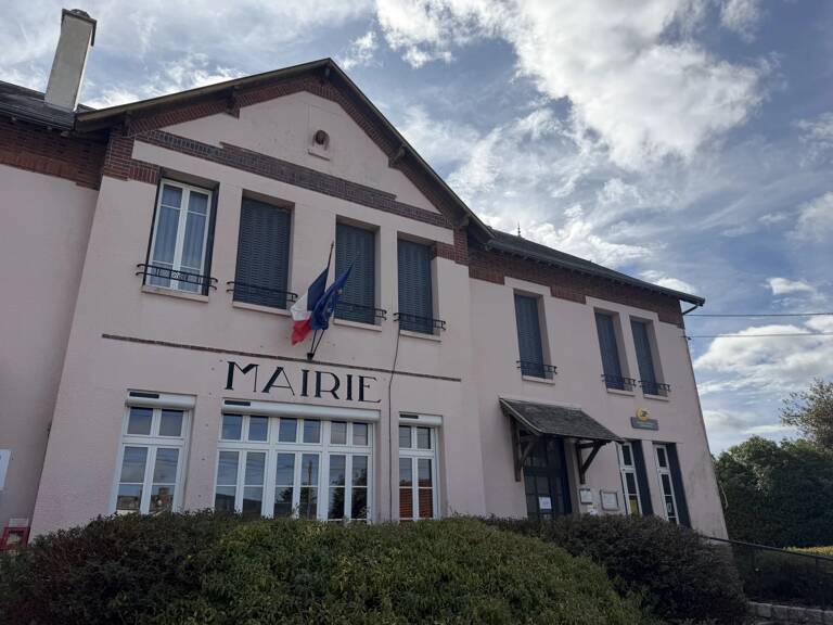A LOUER - APPARTEMENT DE 2 PIECES SITUE A CLEVILLIERS — photo 1