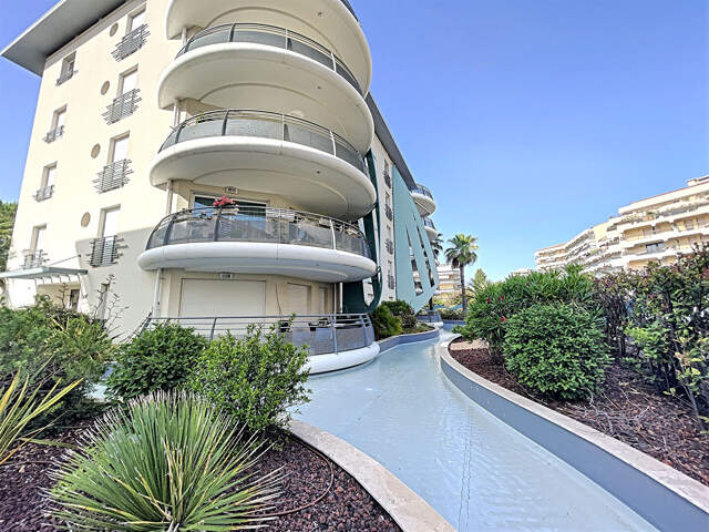 FREJUS PLAGE  - T4 dernier étage avec aperçus mer et double garage — photo du bien