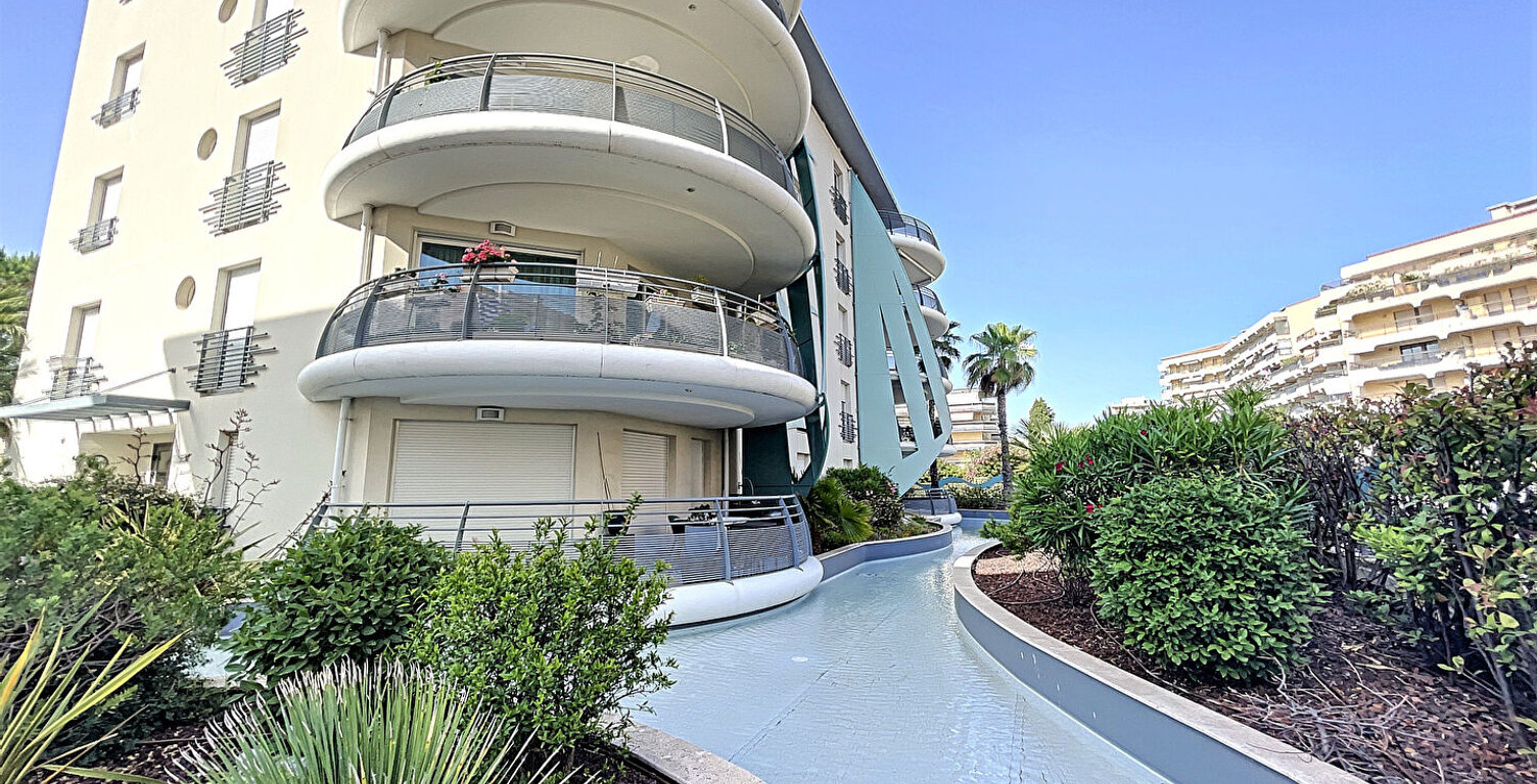 FREJUS PLAGE  - T4 dernier étage avec aperçus mer et double garage — photo 1