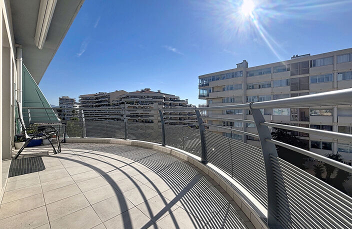 FREJUS PLAGE  - T4 dernier étage avec aperçus mer et double garage — photo 2