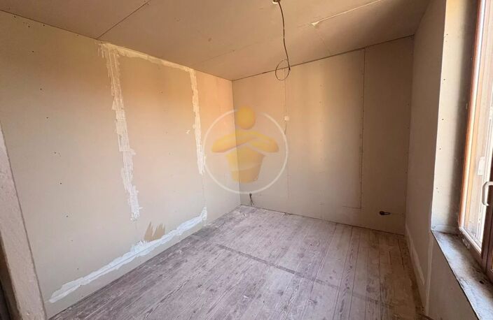 Maison semi-mitoyenne secteur Charmes — photo 4