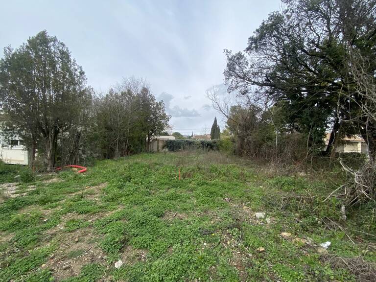TERRAIN A VENDRE SUR PELISSANNE — photo 1