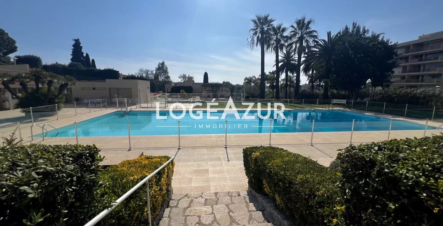 LOCATION MEUBLÉE JUAN LES PINS - APPARTEMENT 2 CHAMBRES - PISCIN — photo 1