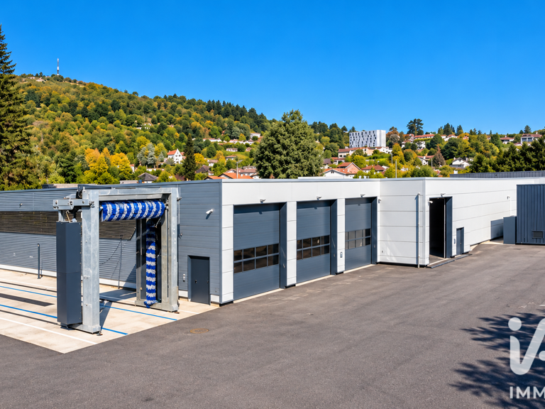 Vente Boutique/Local commercial 1 900 m&sup2; — photo 1