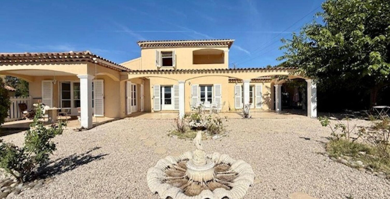 Villa — photo 1