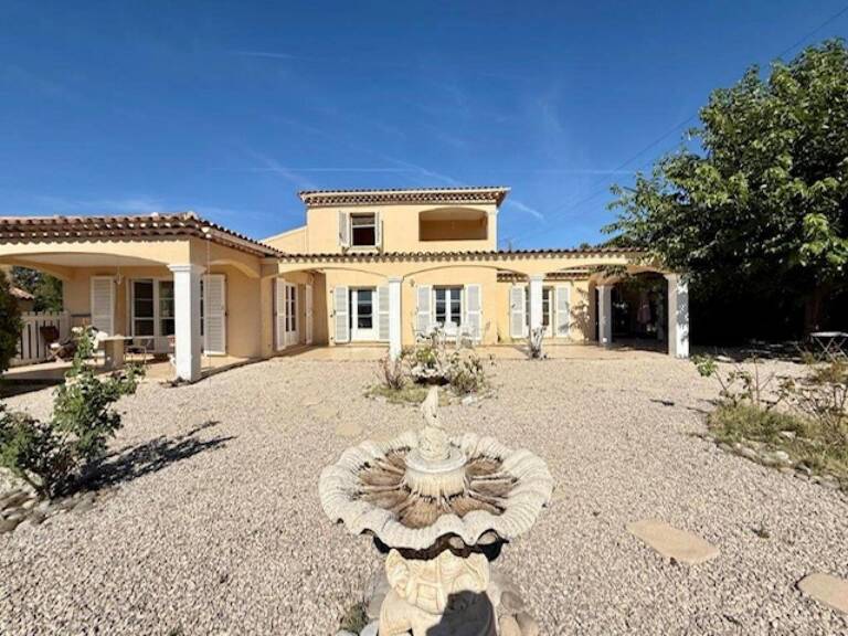 Villa — photo 1