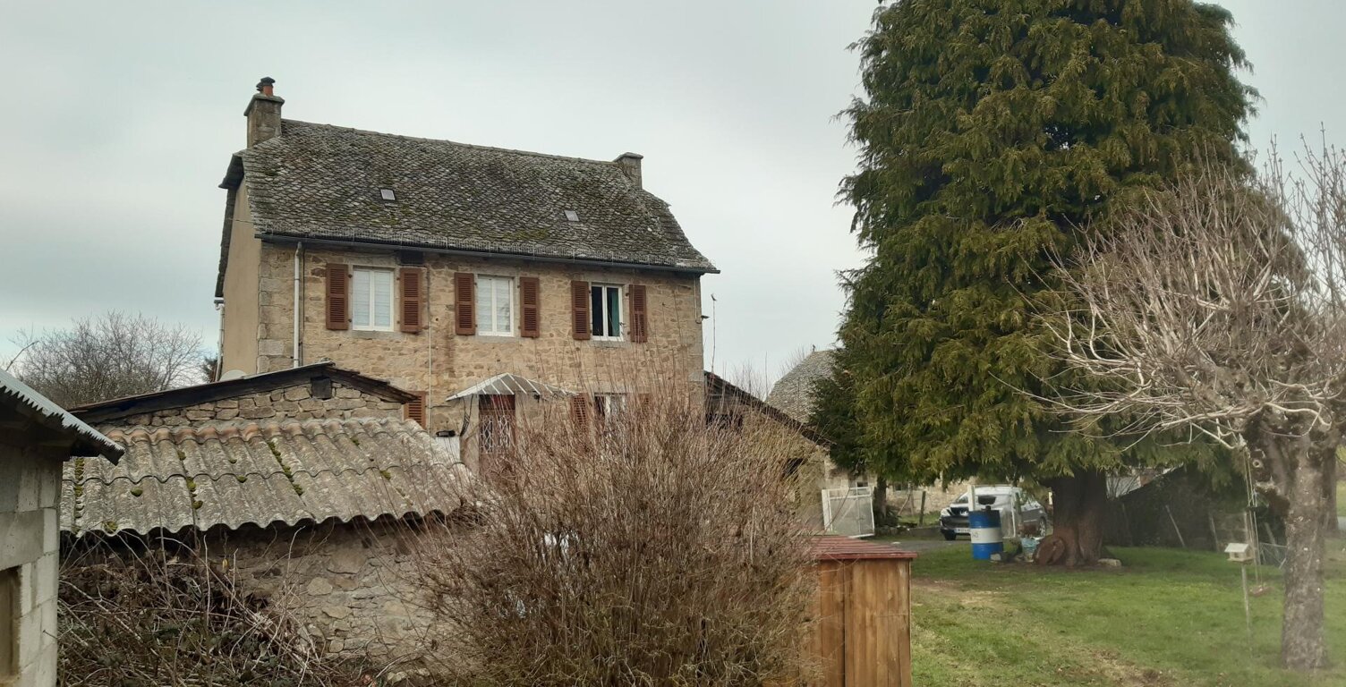 CORPS DE FERME AVEC DEPENDANCES TERRAIN ET VERGER — photo 1