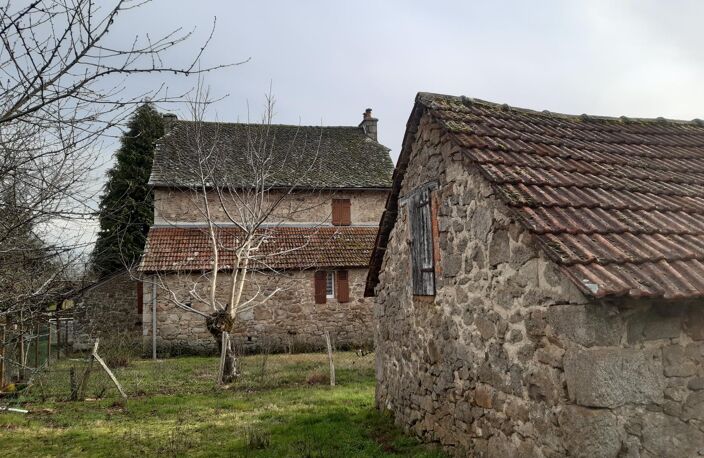 CORPS DE FERME AVEC DEPENDANCES TERRAIN ET VERGER — photo 2