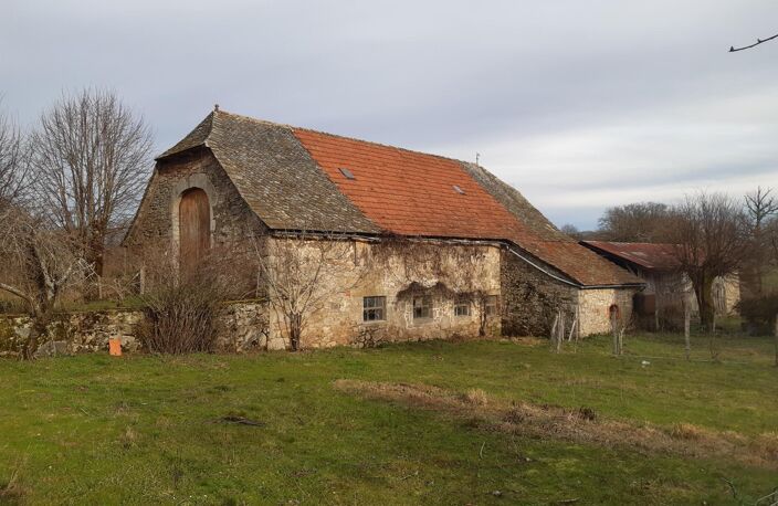 CORPS DE FERME AVEC DEPENDANCES TERRAIN ET VERGER — photo 4