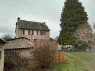 CORPS DE FERME AVEC DEPENDANCES TERRAIN ET VERGER — photo 2