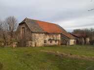 CORPS DE FERME AVEC DEPENDANCES TERRAIN ET VERGER — photo 4