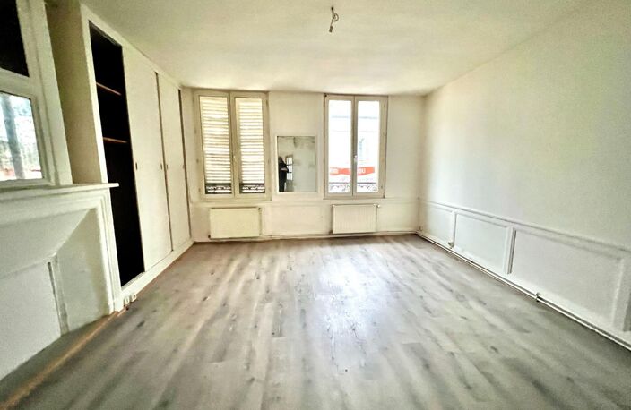 Immeuble en centre ville comprenant un appartement et un local commercial !! — photo 2