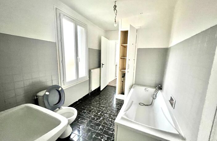 Immeuble en centre ville comprenant un appartement et un local commercial !! — photo 4