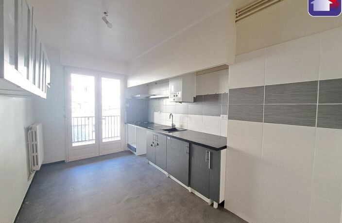 Location appartement 3 pièces 79 m² à Foix (09000) — photo 3