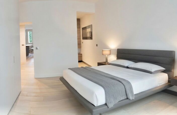 NEUILLY SUR SEINE - BEAU 4-5 PIECES DE 100m2 — photo 3