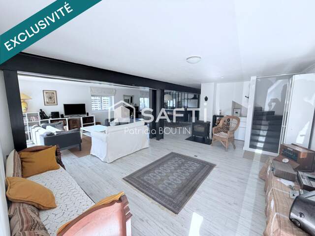 PAVILLON 3 CHAMBRES + APPARTEMENT ET DOUBLE GARAGE ET DEPENDANCES A LEZAY ! — photo du bien
