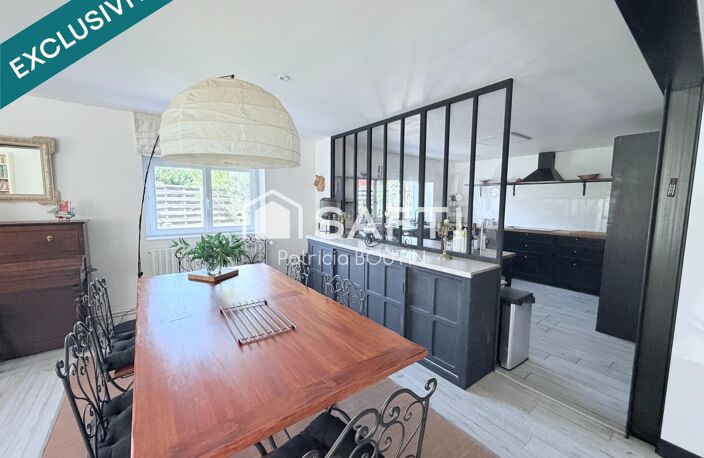 PAVILLON 3 CHAMBRES + APPARTEMENT ET DOUBLE GARAGE ET DEPENDANCES A LEZAY ! — photo 3