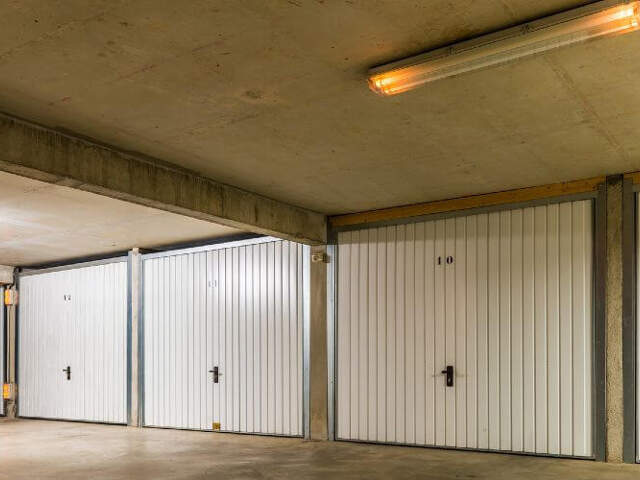 Garage FERME 98 rue jules Moulet 13007 — photo du bien