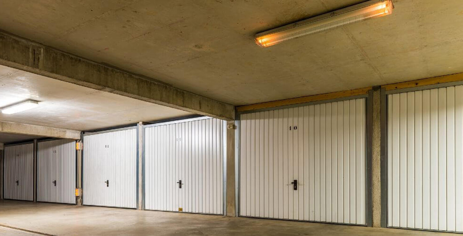 Garage FERME 98 rue jules Moulet 13007 — photo 1
