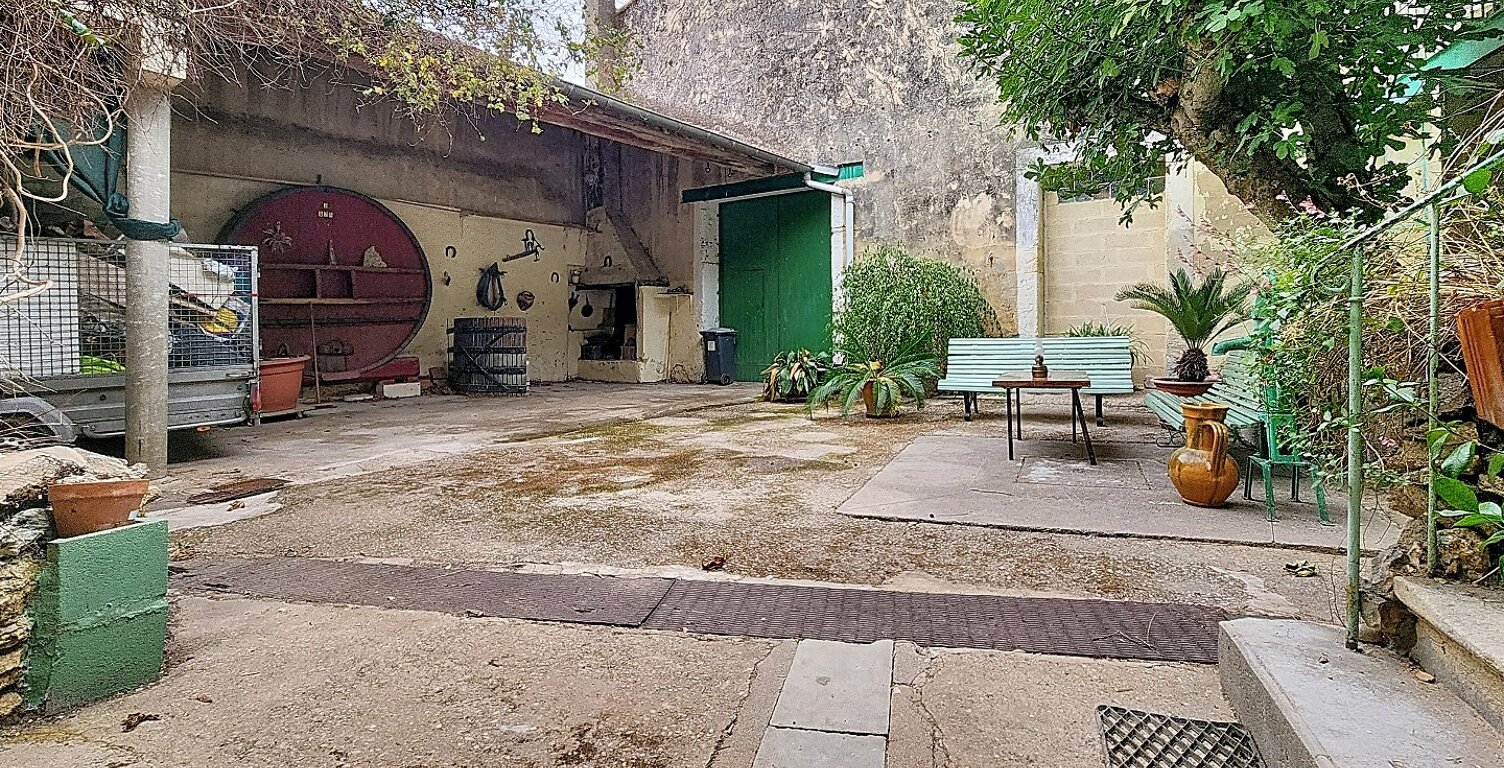 Maison et dépendances — photo 1