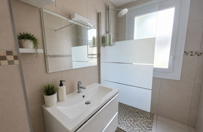 Appartement T5 de 91,04 m2   Istres   220 000 EUR — photo 4