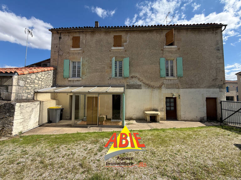 Maison à rénover en plein coeur de Benet   130 m2 avec terrai — photo 1