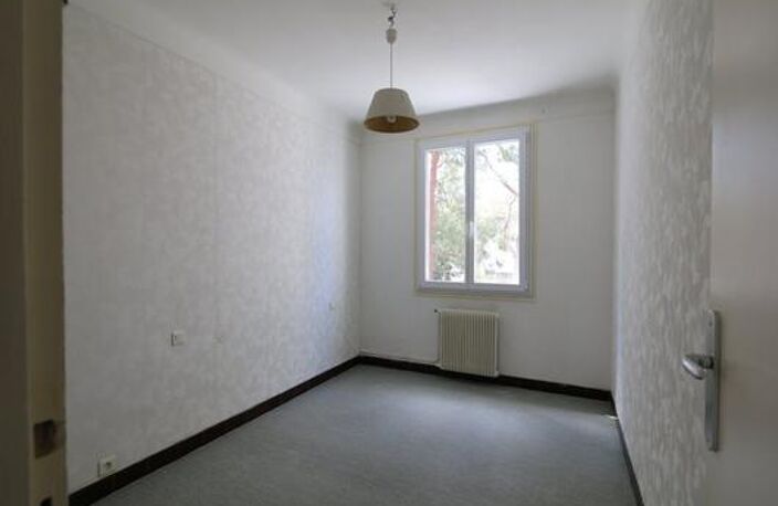 Appartement Quartier proche av. Grande Bretagne au calme — photo 3